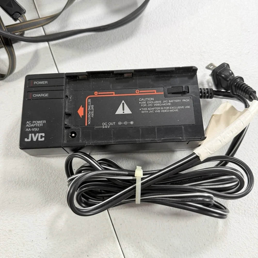 JVC GR-S55U S-VHS VHSC Camcorder Video Camera W/ Hard Case POWERS ON READ